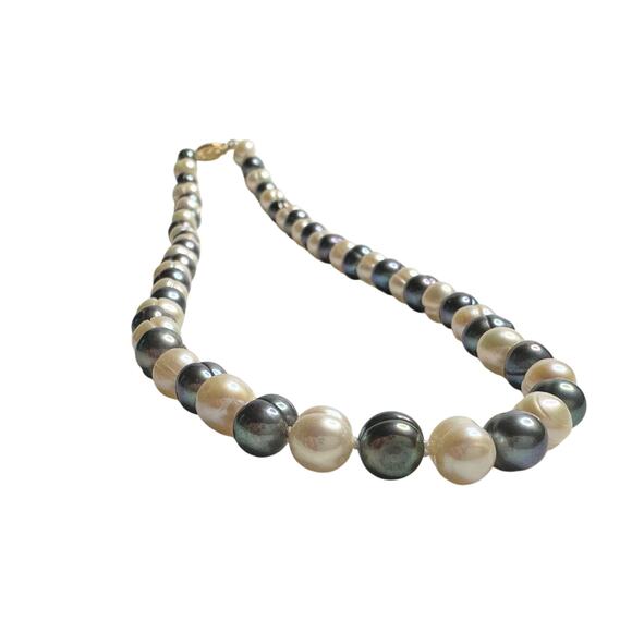 14kt Gold Hand Knotted 7mm Peacock Black (Bluish) & White Pearl Necklace 17" - Picture 3 of 10